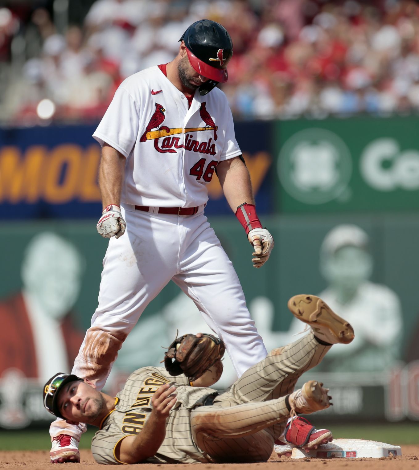 Cardinals sweep Padres with 8-7 victory